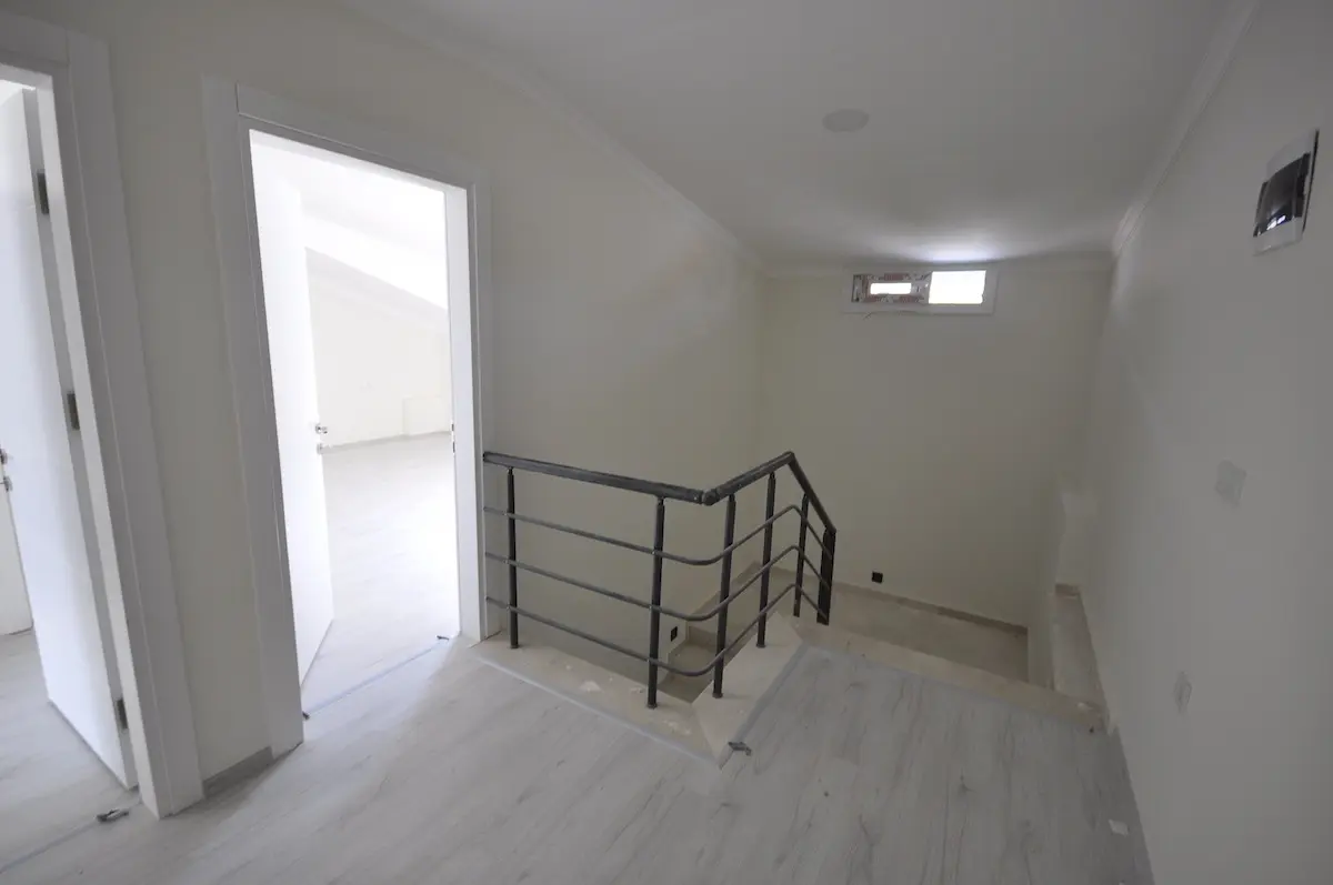Floor landing